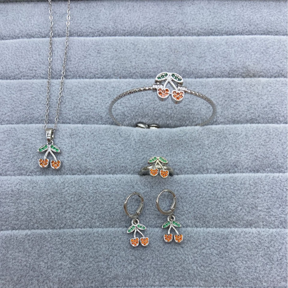 Juegos de joyería para niños mariposa cereza Mickey cobre oro zircon anillo pendientes brazalete collar joyería conjunto de cuatro piezas image 3