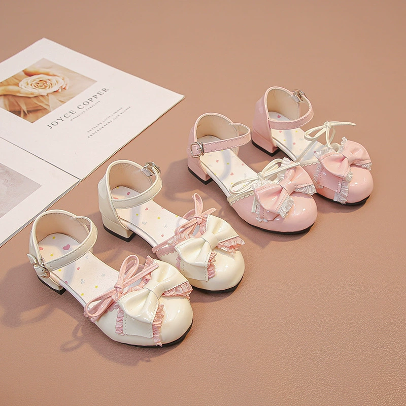 2025 Летняя детская обувь Маленькая девочка Сладкая бантик Принцесс обувь Корейская версия Девочка Маленькие высокие каблуки кожаные туфли