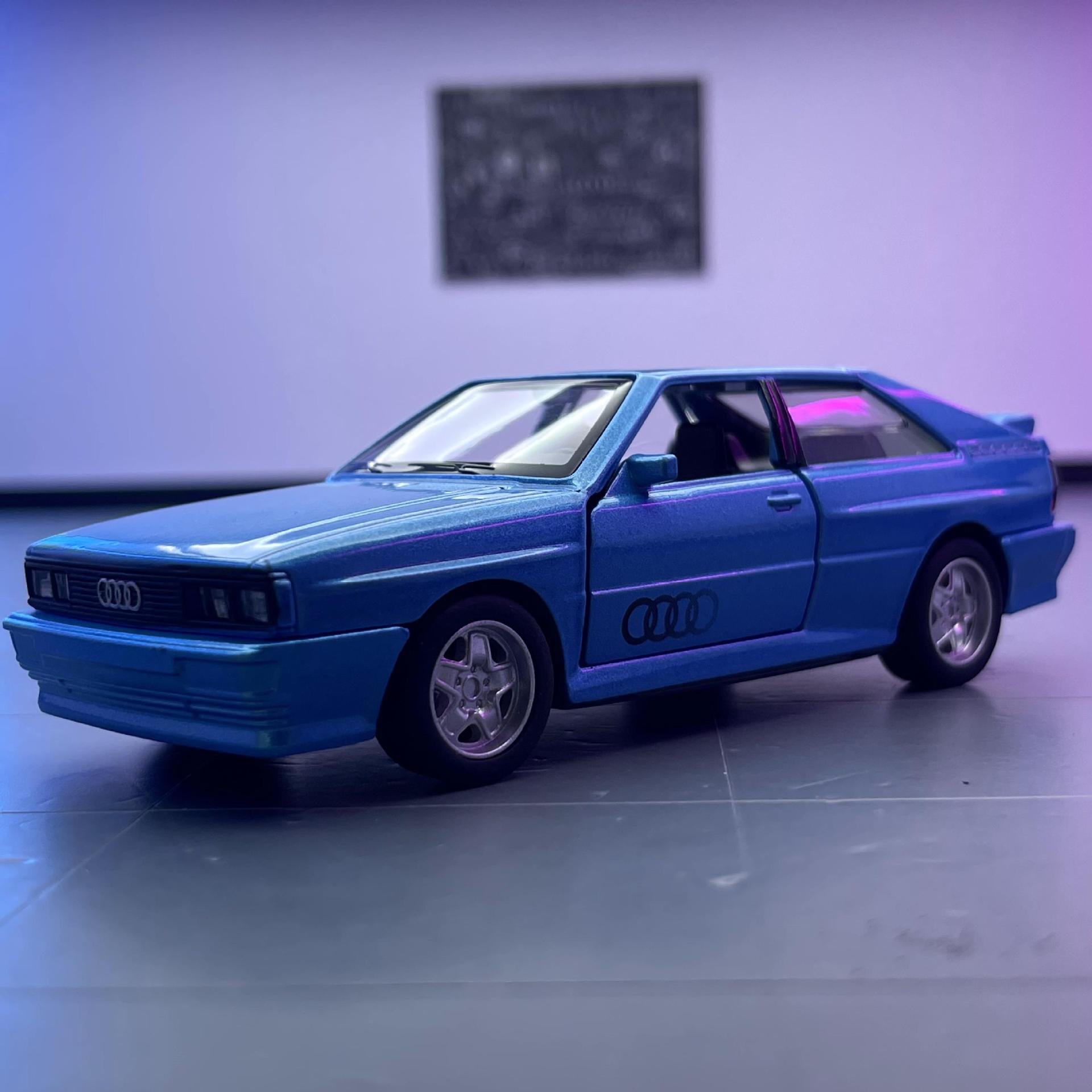 Marke aleación 1:36 Audi 1980 retro clásico modelo de coche Tire hacia atrás luz silenciosa modelo de coche de juguete adornos