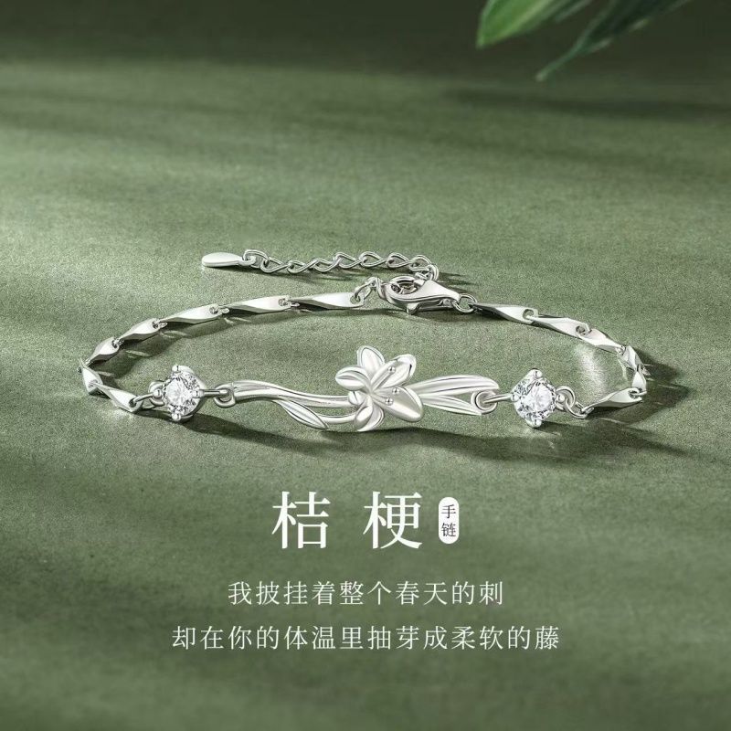 Platycodon Flower Bracelet for Girls, Accessible Luxury 2025 New Niche Exquisite High-End Hand Jewelry Birthday Gift for Girlfriend