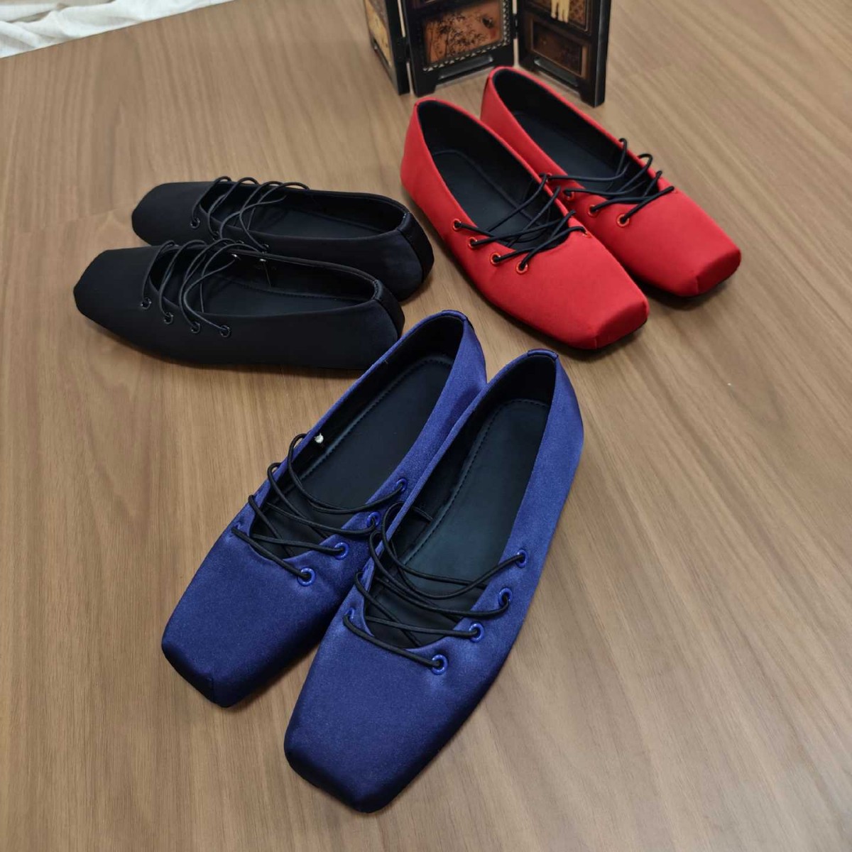 Grape Mom's Same Style ~ Elegant Satin Elegant Square Toe Cross-Strap Ballet Shoes for Women to Wear Flat-Heeled Pumps