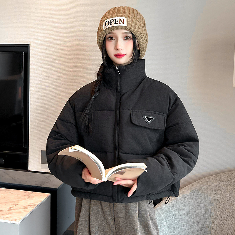 Invierno de 2025 nuevo temperamento de moda femenina simple y grueso hombre pequeño abrigo de algodón de plumón corto