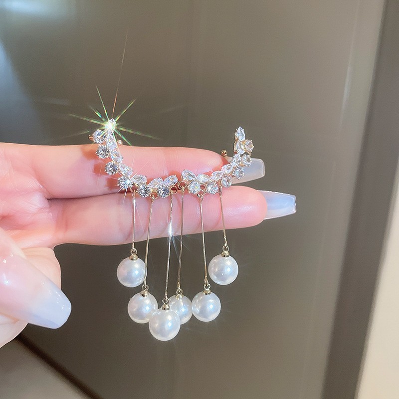 Pendientes de perlas artificiales de mariposa de aguja de plata Pendientes de todo fósforo de nicho retro femenino Pendientes de temperamento de moda Lujo ligero de alta gama