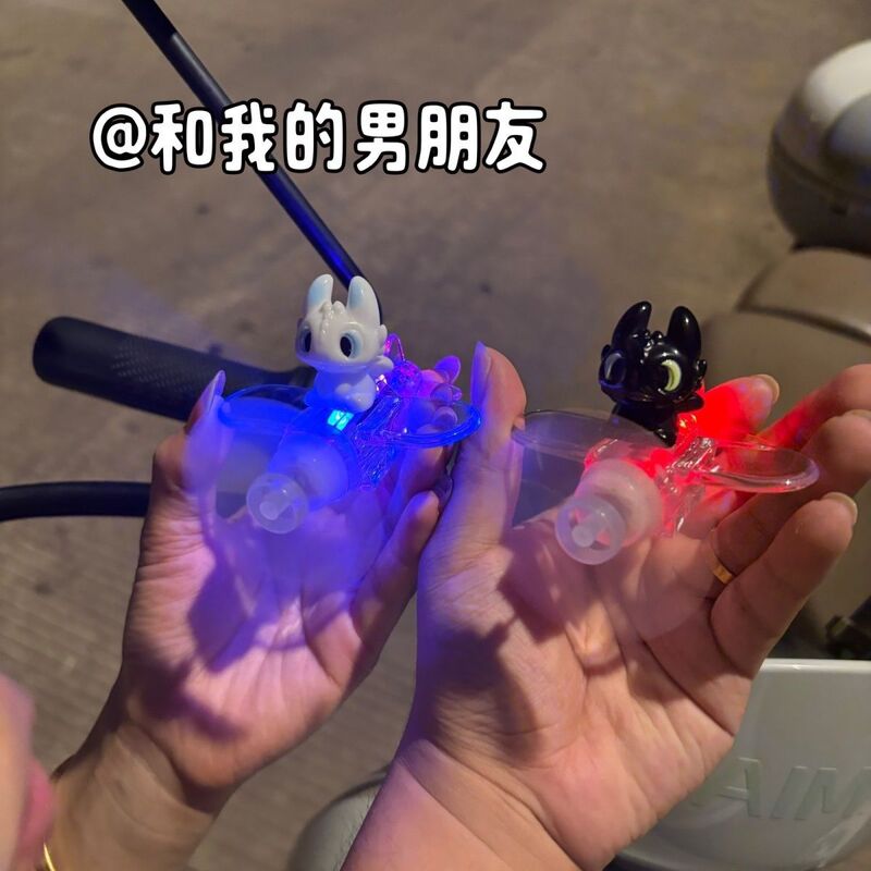 车载摆件风力旋转无牙仔发光发电飞机电动车光彩灯自行车头盔装饰|undefined