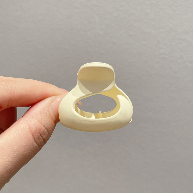 4 Número medio blanco lechoso.