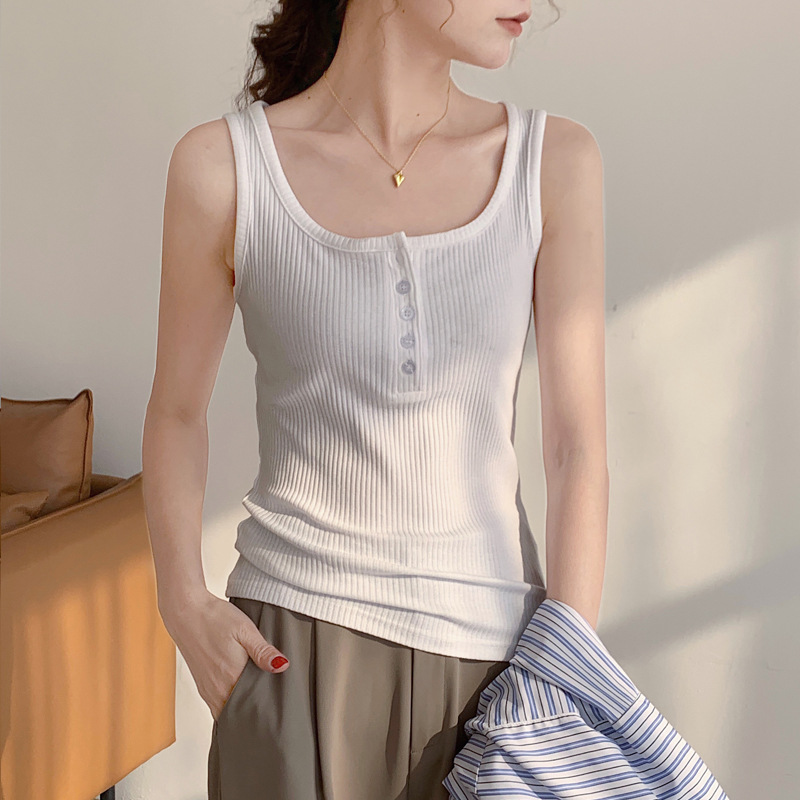 Camiseta sin mangas sexy con cuello en U de algodón de alta calidad para mujer, nuevo estilo de verano 2026, camiseta interior sin mangas con botones, camisola ajustada.
