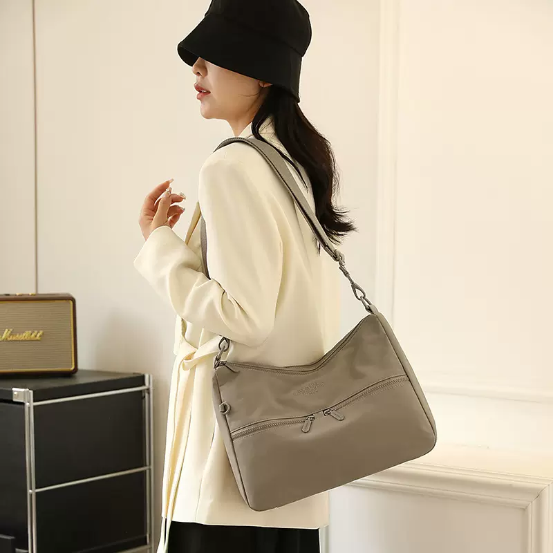 Colorful Fox新款2025春夏女士斜挎包简约休闲户外百搭通勤单肩包