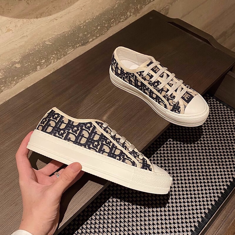 2024 New Spring and Summer Thick-Soled Low-Top Canvas Shoes for Women D Home Presbyopic Embroidery Casual Shallow Mouth Single Shoes Easiest for Match Sneakers