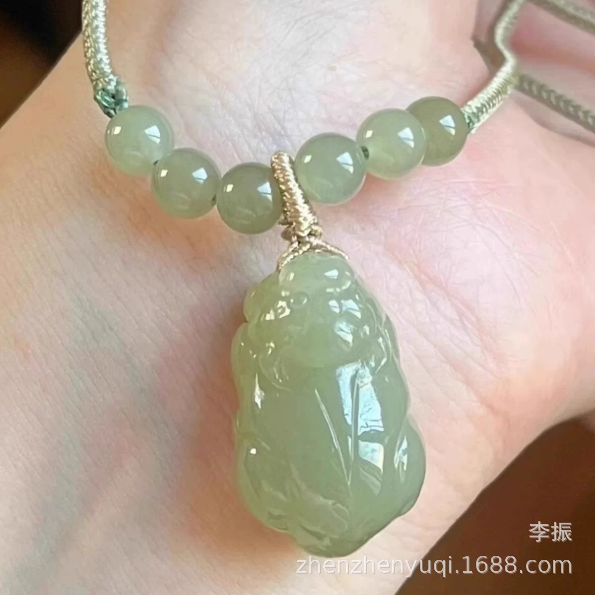 남성과 여성 커플을 위한 천연 HETIAN JADE PIXIU 펜던트 얼음 맑은 물 펜던트 청백색 옥 펜던트 선물