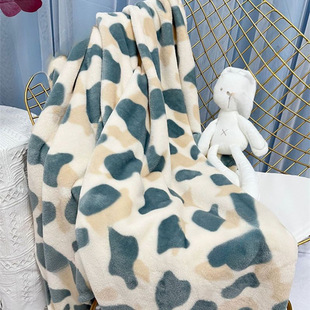 Small Blanket Flannel Office Nap Blanket Four Seasons Universal Lunch Break Summer Bed Sheet Blanket Single Air-conditioning Quilt.