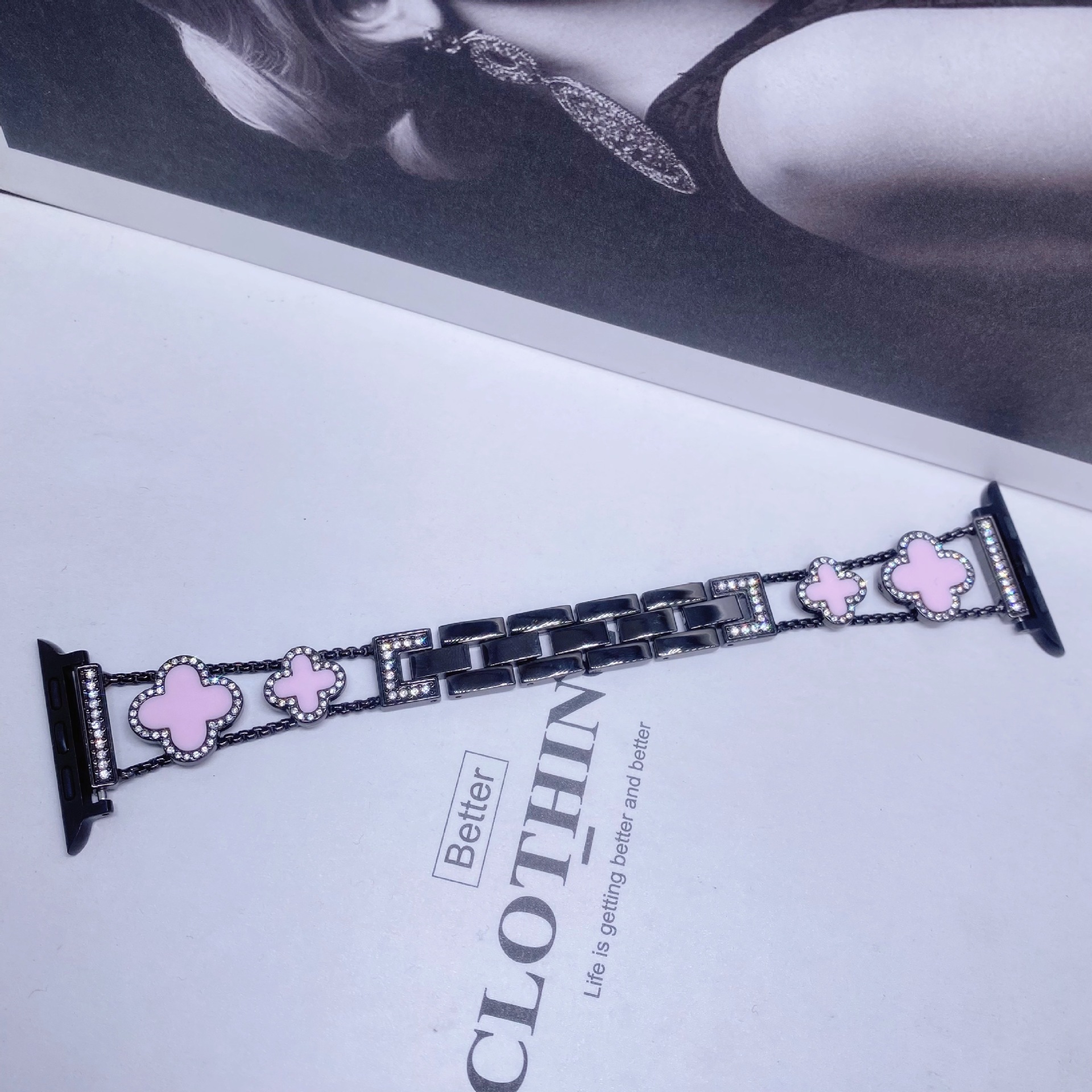 Apto para Apple Watch Apple Watch Correa de metal de trébol de cuatro hojas de diamantes de moda de SE1-10 generación