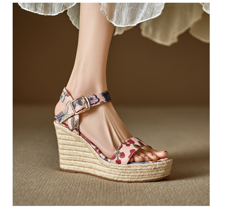 Sandal cao gót nữ hở mũi phong cách Bohemian, đế xuồng đan rơm, quai ngang khóa cài, họa tiết hoa — Xanh trắng, màu hồng nhạt chi tiết 17