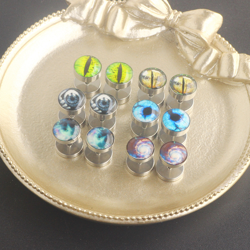 Pointed titanium steel lip stud product view