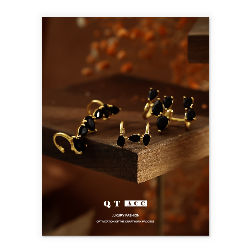 Abi Zircon negro auriculares de geometría ligera lujosa nicho de diseño de alta sensación sin agujeros de orejas orejas clips para hombres y mujeres
