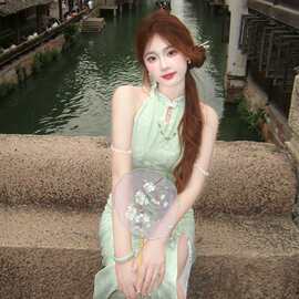 新中式改良旗袍挂脖吊带连衣裙女夏季收腰显瘦开叉包臀绿色中长裙