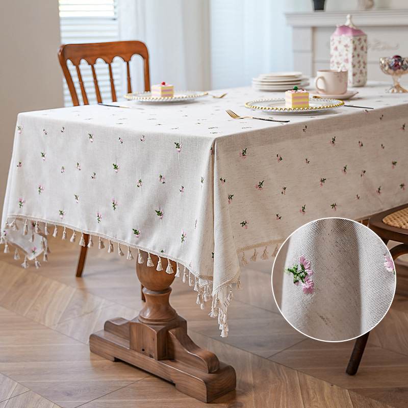 작은 핑크 꽃 자수