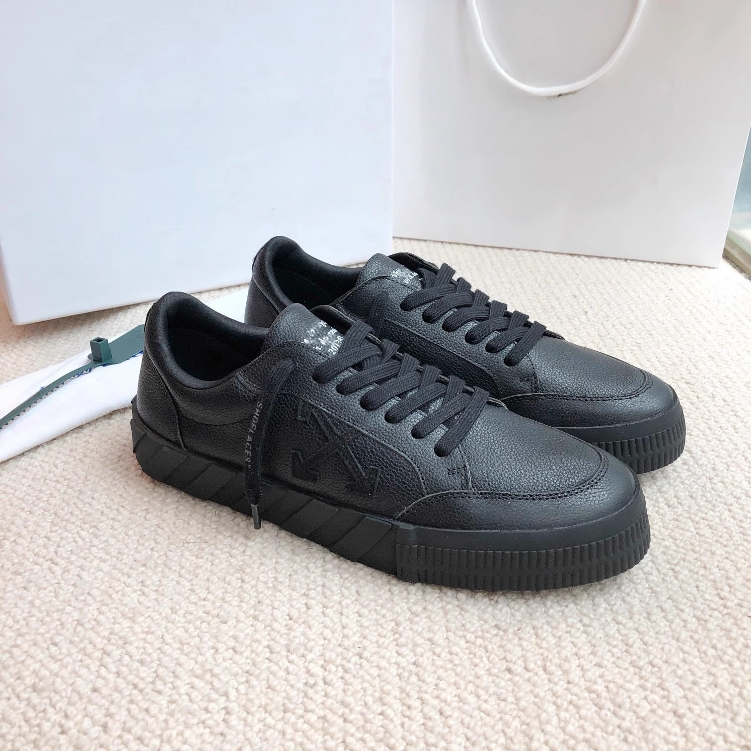 European Off-brand Men, Low-top Sneakers Autumn And Winter, Genuine Leather, Breathable, Arrow-pattern White Shoes For_vogvips.com