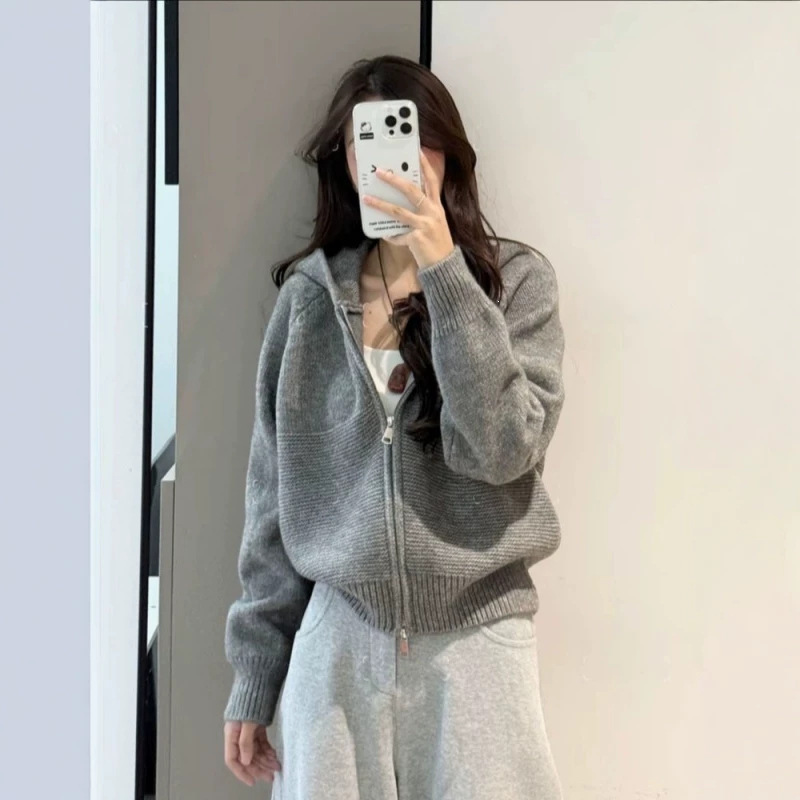 【Yangyang Family】Women's Loose Cardigan Coat, Hooded Zipper Sweater, Stylish Knitwear, Thickened Outerwear 【Yangyang Family】Women's Loose Cardigan Coat, Hooded Zipper Sweater, Stylish Knitwear, Thickened Outerwear