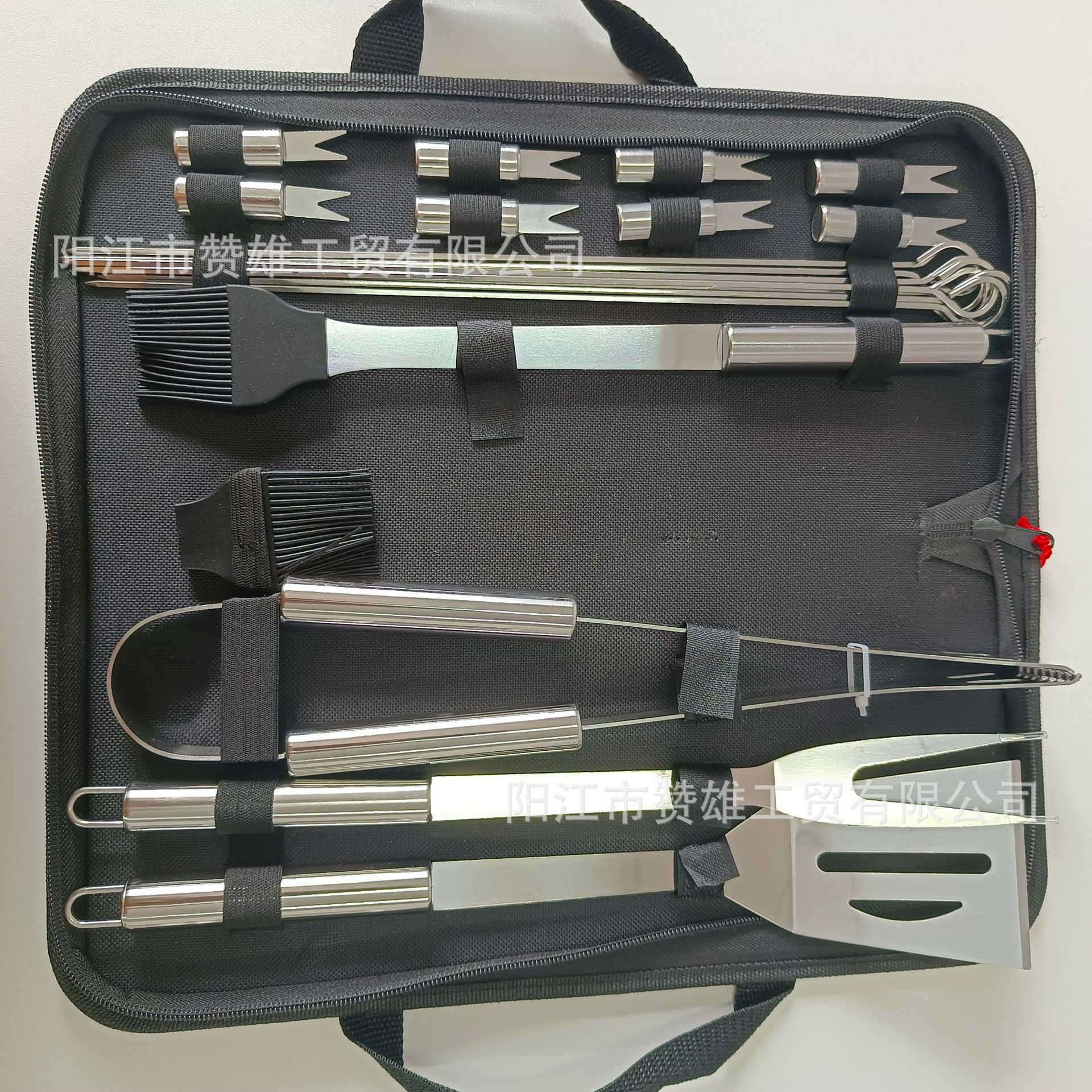 Juego de herramientas para parrilla de barbacoa de suministro directo de fábrica para uso doméstico al aire libre, juego de parrilla portátil fácil de transportar con bolsa.