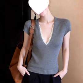 性感甜辣妹蕾丝花边深v领短袖t恤女内搭春季设计感修身针织衫上衣