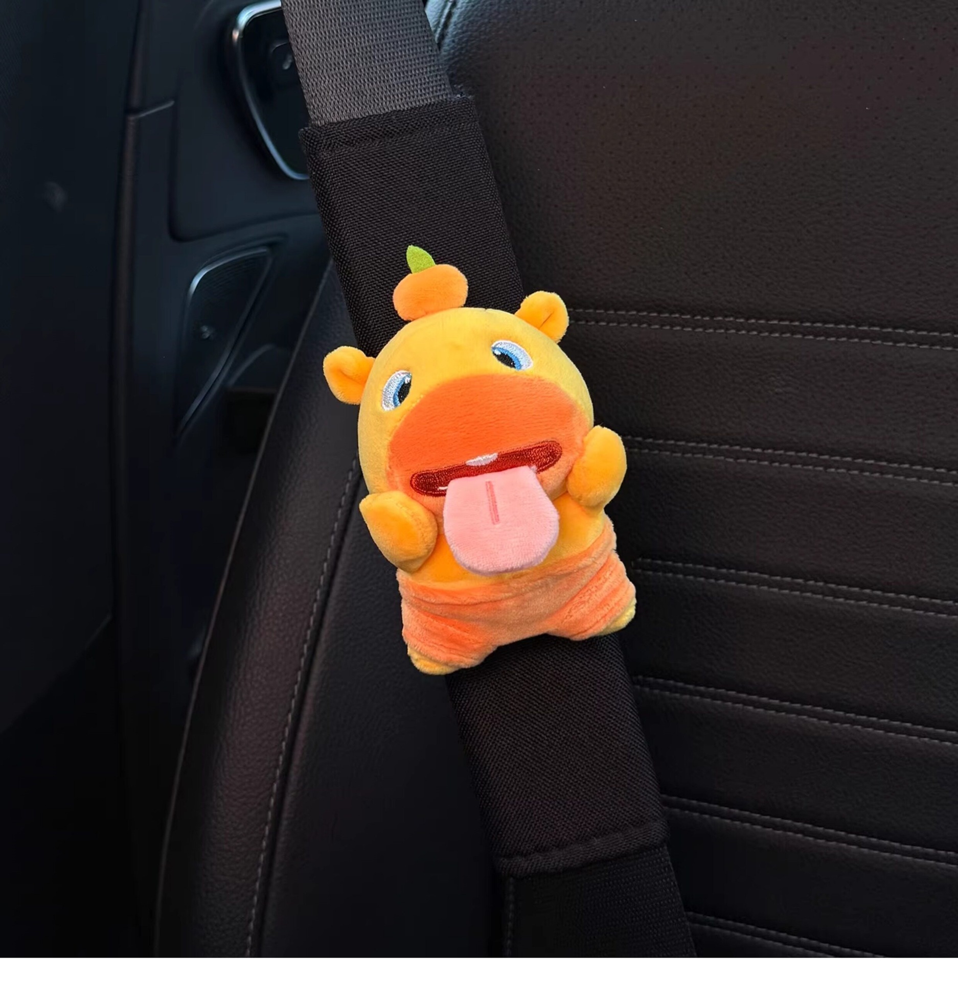 Capybara Lulu Car Seatbelt Shoulder Pads, Car Seatbelt Decoration, Anti-Wear Clothing, Cute Couple Set