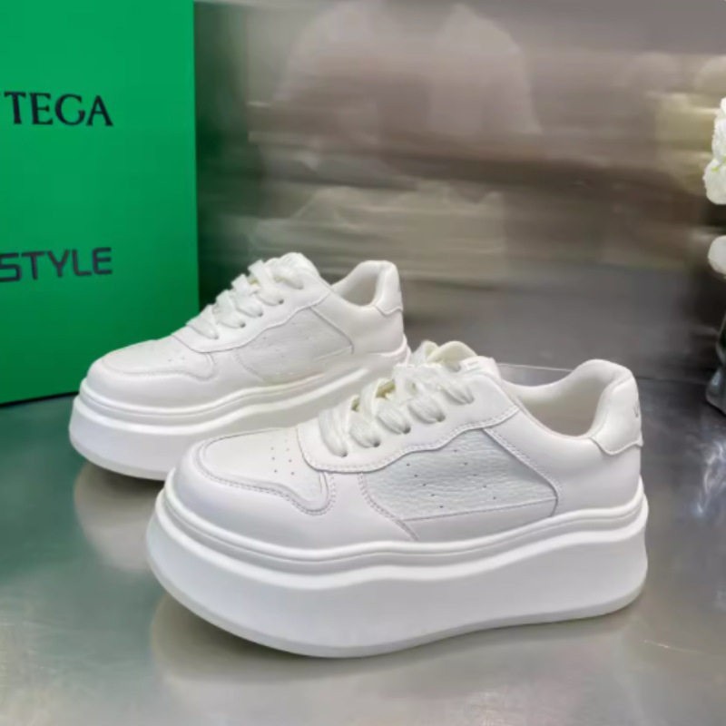 Thick-Soled Genuine Leather White Shoes for Women 2025 Spring and Summer New Super Popular Casual Shoes for Women, Versatile Sneakers for Small People