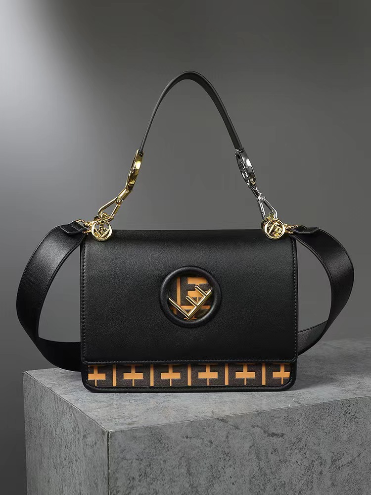 Nuevo bolso tote en otoño e invierno, bolso cuadrado de correas anchas de moda europeas y americanas, bolso de cena mini hueco con estampado de moda portátil