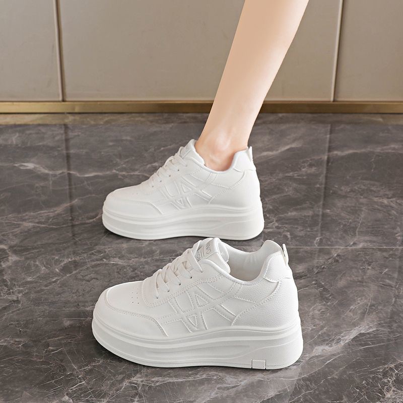 2026 primavera nuevos zapatos blancos de estilo coreano zapatos de skate de escuela deportiva de suela gruesa zapatos casuales de calle blancos