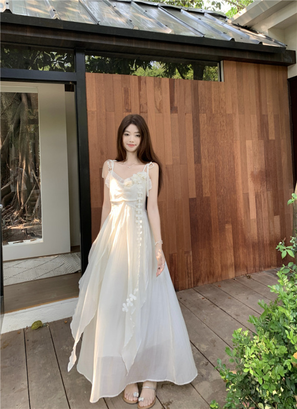 リゾート風の花のデザイン感のあるストラップのワンピース女性2025夏の新作は腰を収めて痩せています。|undefined