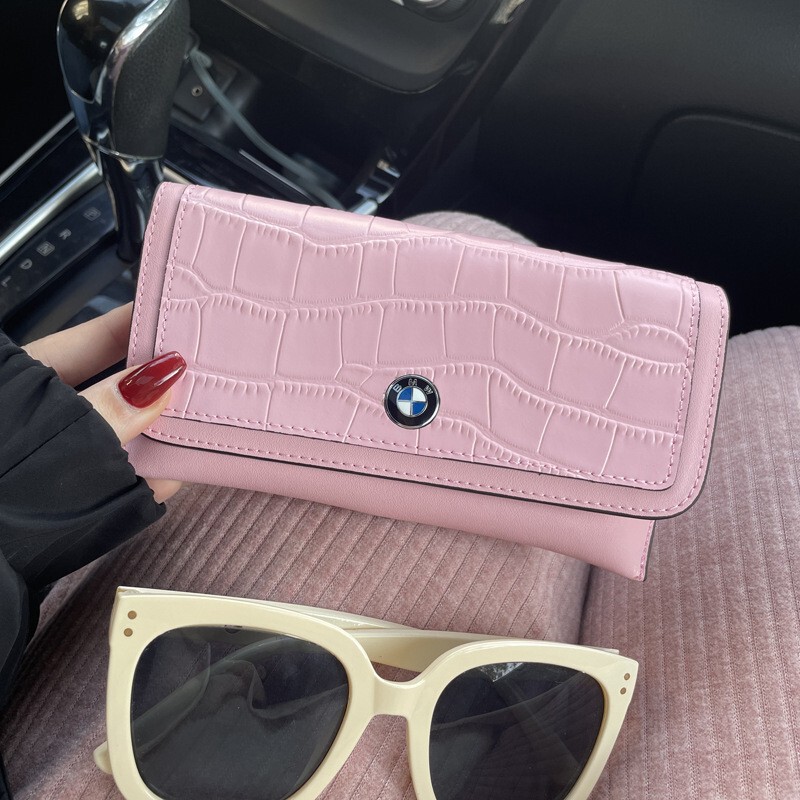 Car-Mounted Genuine Leather Glasses Case with Interchangeable Car Logo, Crocodile Skin Pattern, Magnetic Hanging Case, Car Glasses Storage Box, Portable