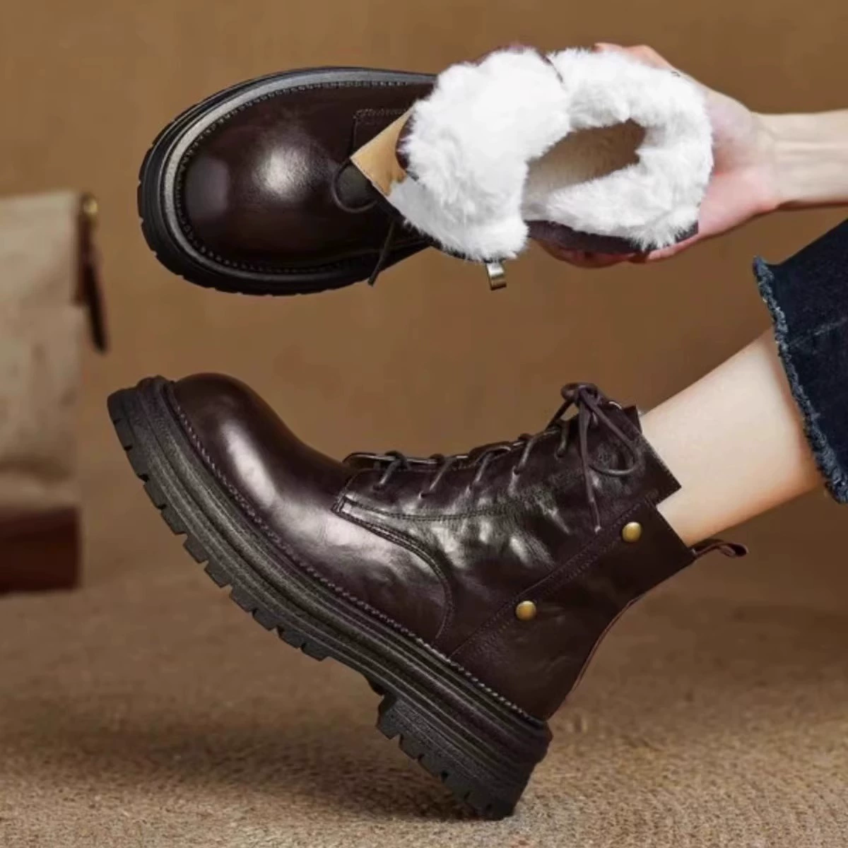 Мягкая овечья шнуровка с толстым дном теплые шерстяные сапоги Martin женские короткие сапоги 2025 новая толстая хлопчатобумажная обувь снежные сапоги