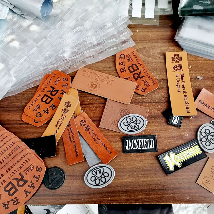 现货压花皮标牛仔裤腰牌 休闲皮标 箱包牛皮商标.