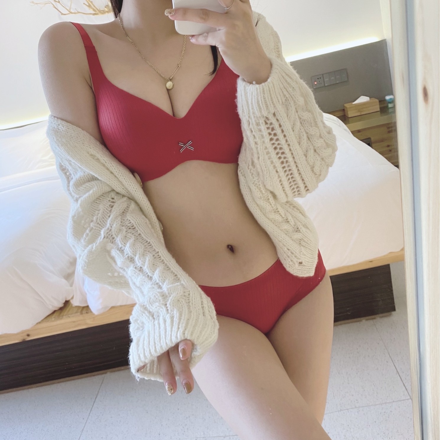 Nuevo producto de una pieza de ropa interior sin costuras a rayas para mujer, estilo ligero y transpirable, sujetador de látex sin anillo de acero