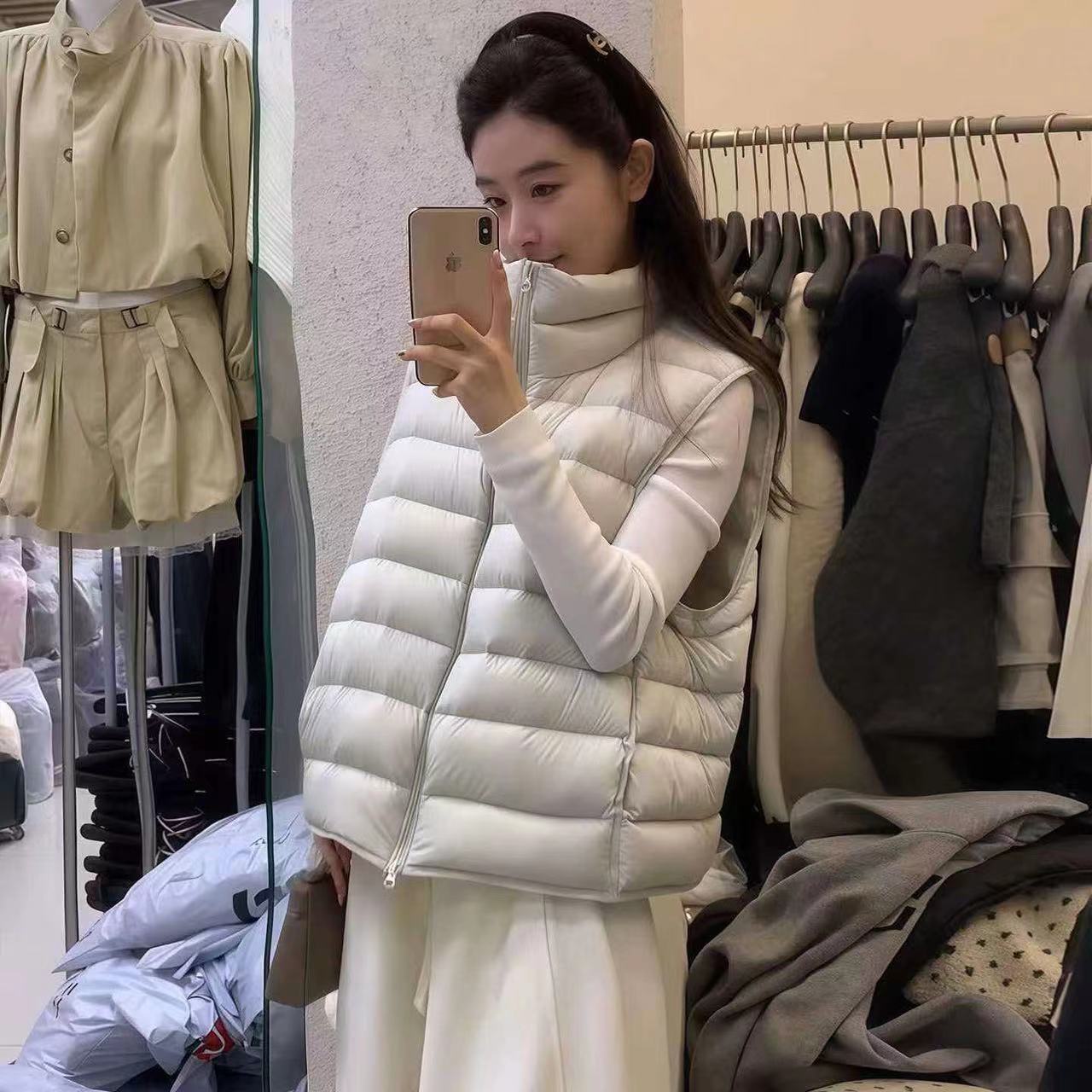 2026 Winter New Simple Fashion Down Vest Short White Duck Down Loose Versatile Fresh Warm Vest for Women