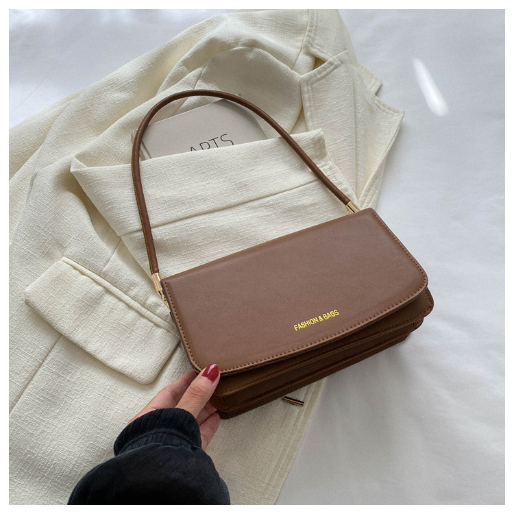 Texture simple et à la mode petit sac carré 2024 nouveau sac à bandoulière polyvalent de banlieue version coréenne sac à aisselles design de niche à la mode_voghion.com