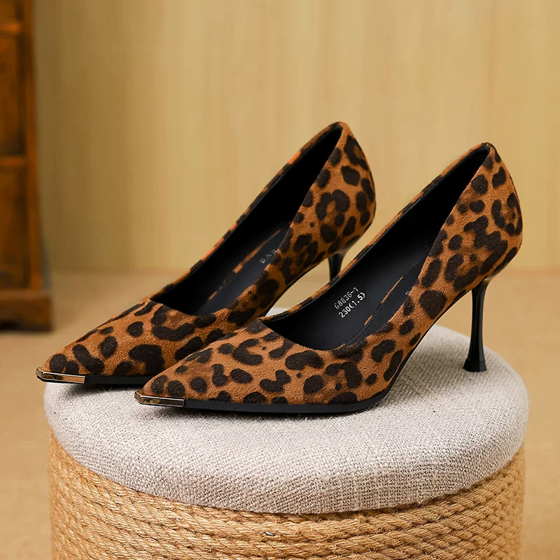 惠莉雅 Metal shoes pointy toe high heels, french style