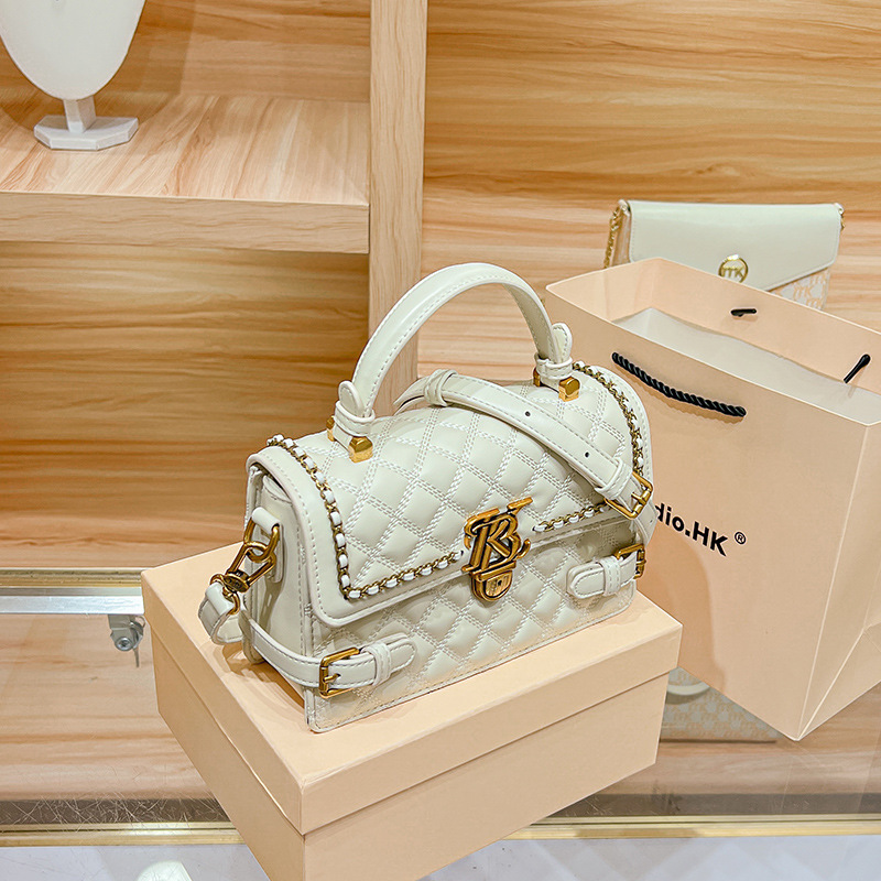Black genuine leather hand-held square bag for women, diamond grid fashionable single shoulder crossbody small 2024 bag,_voghion.com