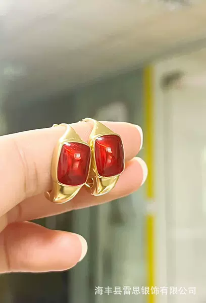 Dark red earrings with glue