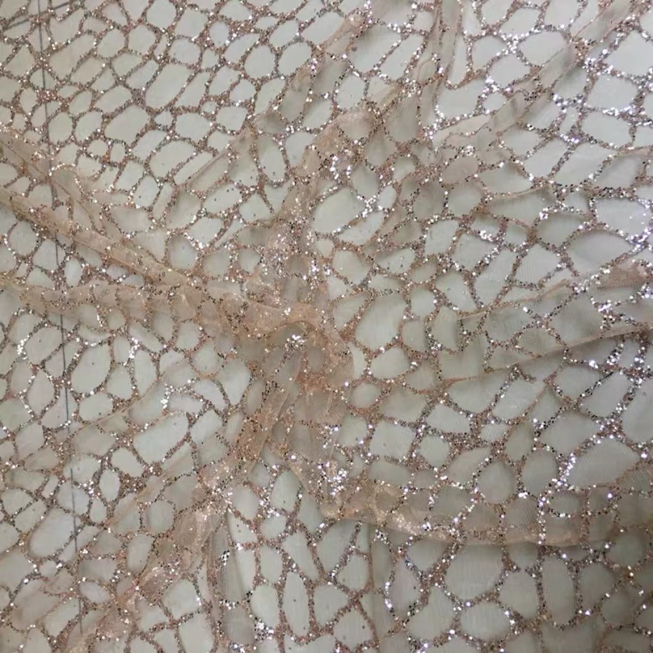 现货闪亮裸粉色烫金烫片布料珠片亮片布料网络状礼服亮片服装布料