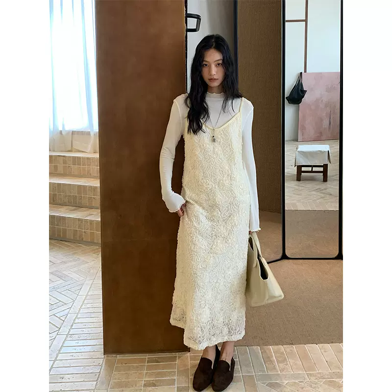 THE MIND两件套花边领打底衫+V领吊带裙2025秋冬叠穿连衣裙T5636Q