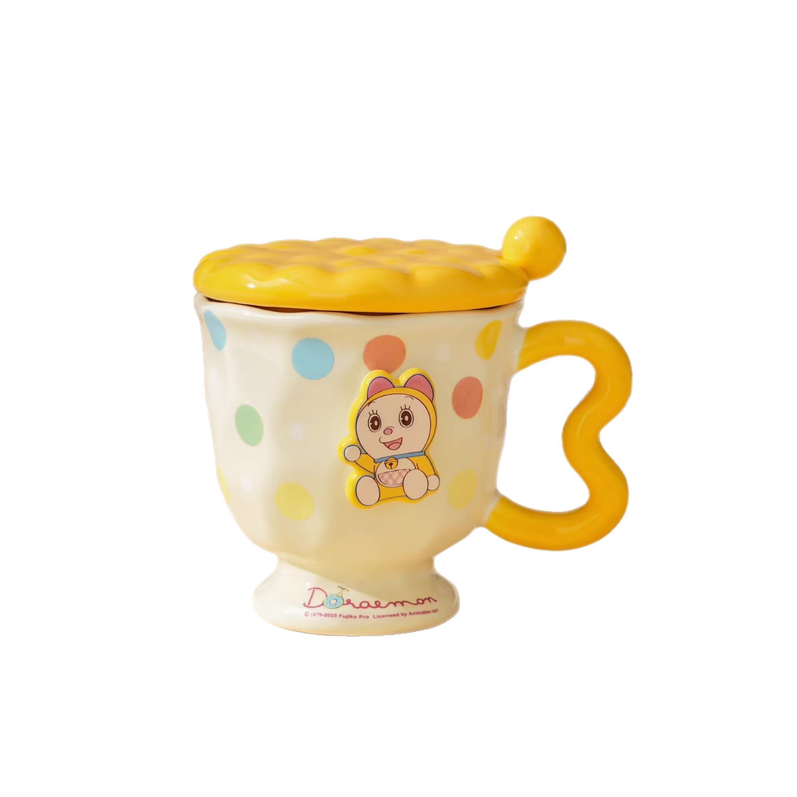 Creativo encantador relieve Doraemon taza de cerámica de alto valor de mano regalo taza de agua taza de pie alto con cubierta cuchara