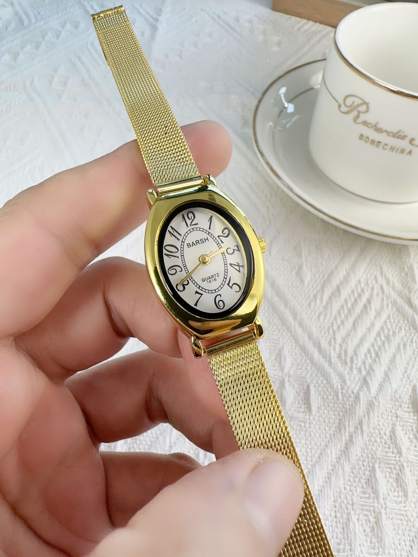85g Weight Ordinary Glass Mirror Material Alloy Strap Material Watch Classification Pointer, Number Display Type Concealed Buckle Buckle Style Oval Dial Shape Weekend, Learning, Daily Occasion Quartz Movement Geometric Pattern All Seasons Season Women's Gender Casual, Modern Style Style Casual Modern Style Geometric Concealed Buckle Quartz Watch 3