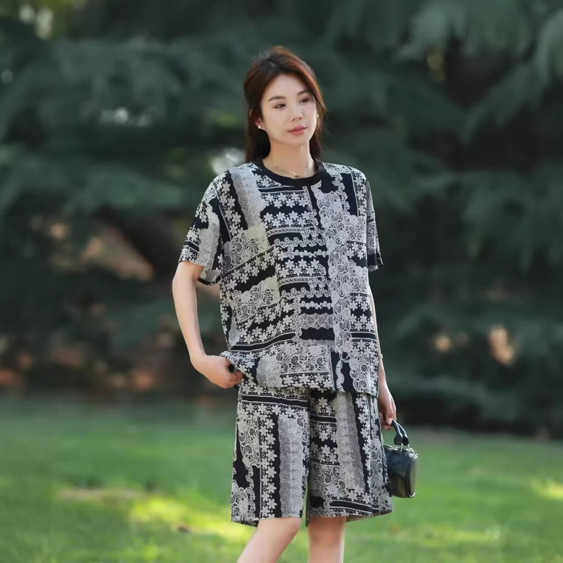 Summer New Fashion Patchwork Ribbed Round Neck Short-Sleeved Shorts Casual Suit Retro Printed Cotton Silk Loose Suit Summer New Fashion Patchwork Ribbed Round Neck Short-Sleeved Shorts Casual Suit Retro Printed Cotton Silk Loose Suit