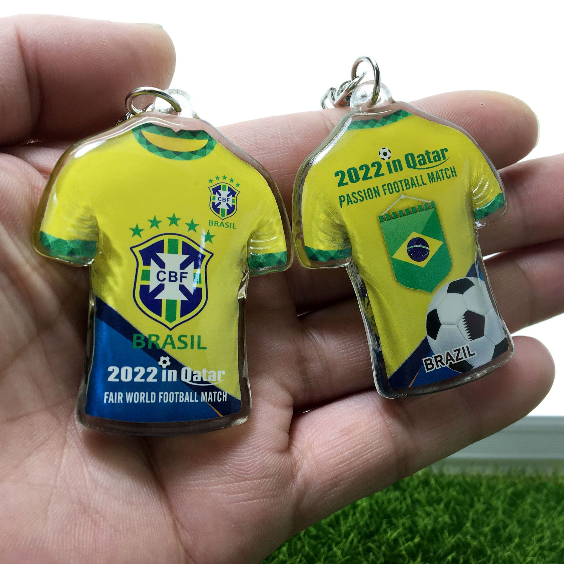 巴西队-队徽+旗帜+足球-2