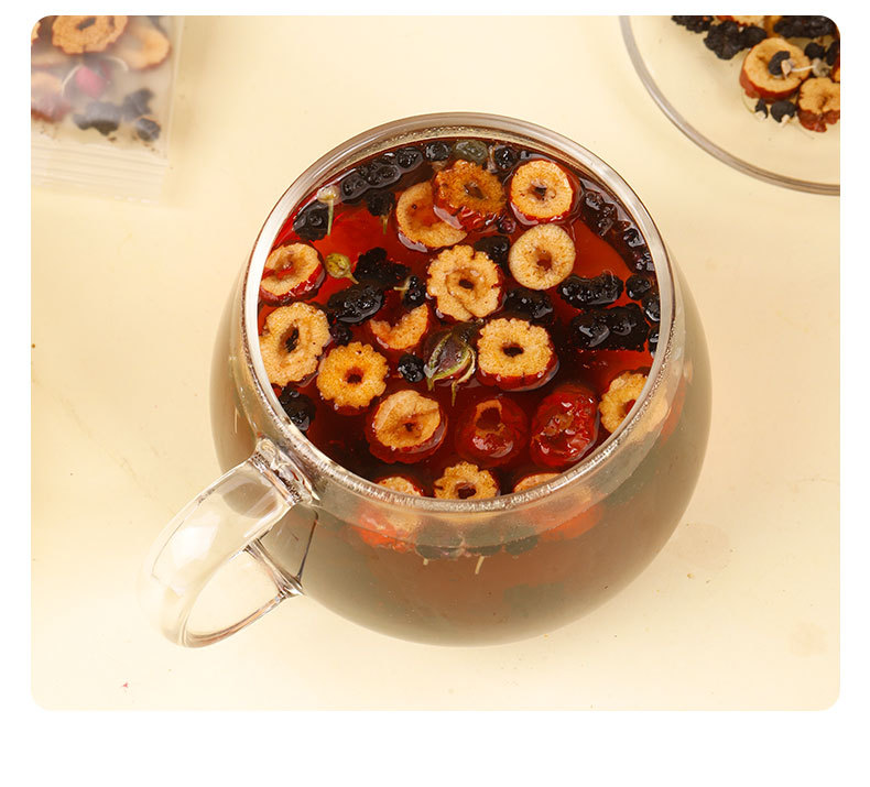 Morning C Evening A Herbal Tea Blend 30 Bags Cold Brew Fruit Tea with Goji Mulberry Rose and Lemon in use