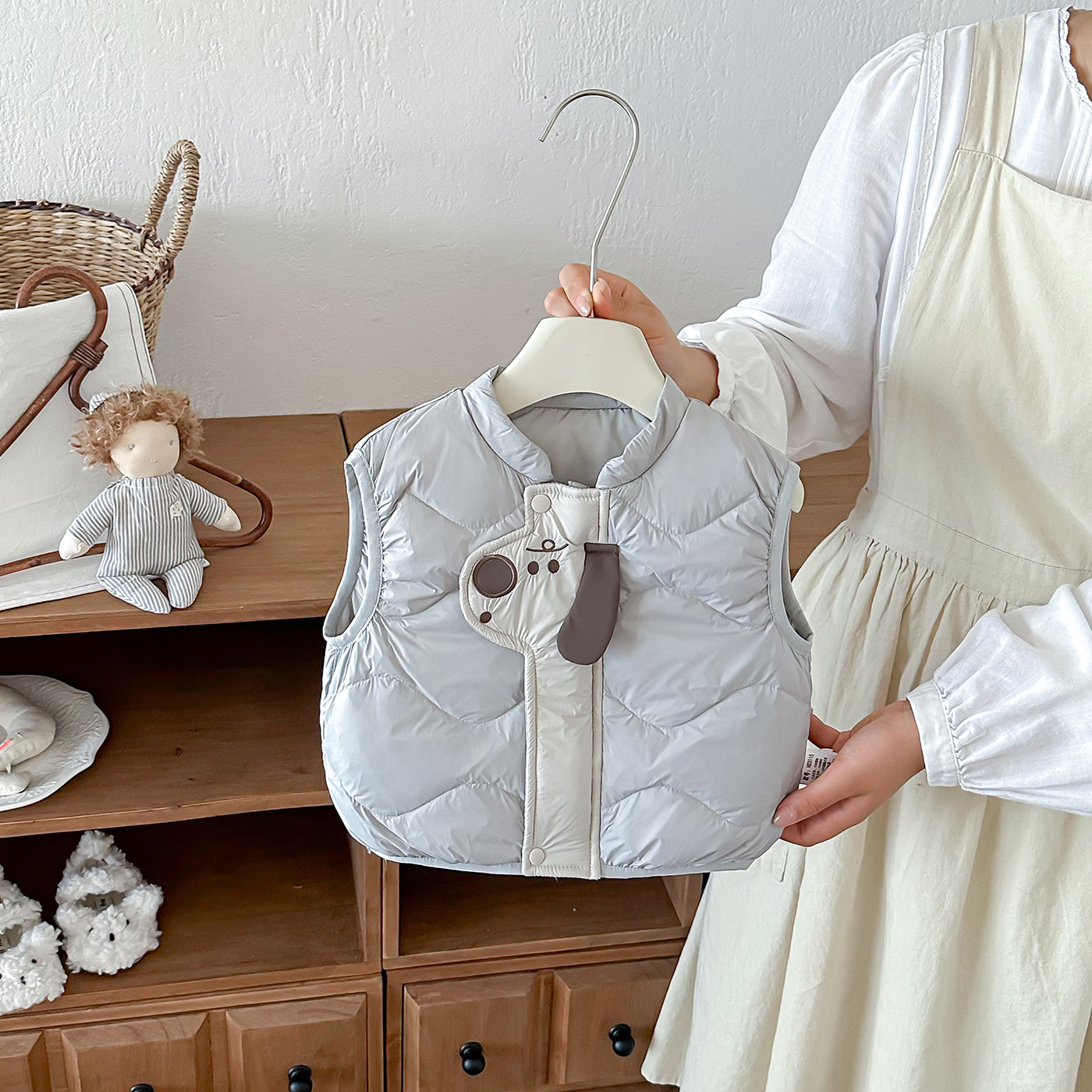 Children's lightweight down vest, autumn and winter collection 2026, new style, baby's outerwear, winter inner layer, warm vest