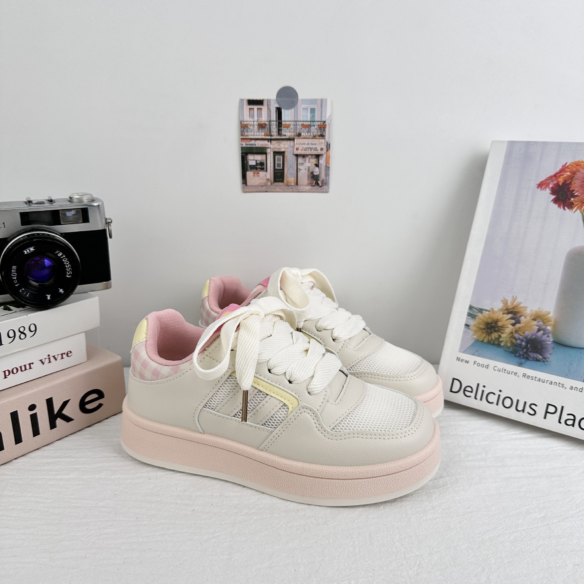 Zapatos blancos de verano de 2025 nuevos zapatos de mujer, zapatos casuales de nicho, zapatos de malla transpirables con suela gruesa