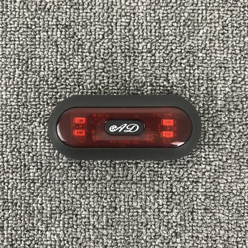 Casco luz de advertencia de la batería de litio de la noche de montar luz trasera luz de la bicicleta eléctrica casquillo decorativo tienes hambre para la conducción