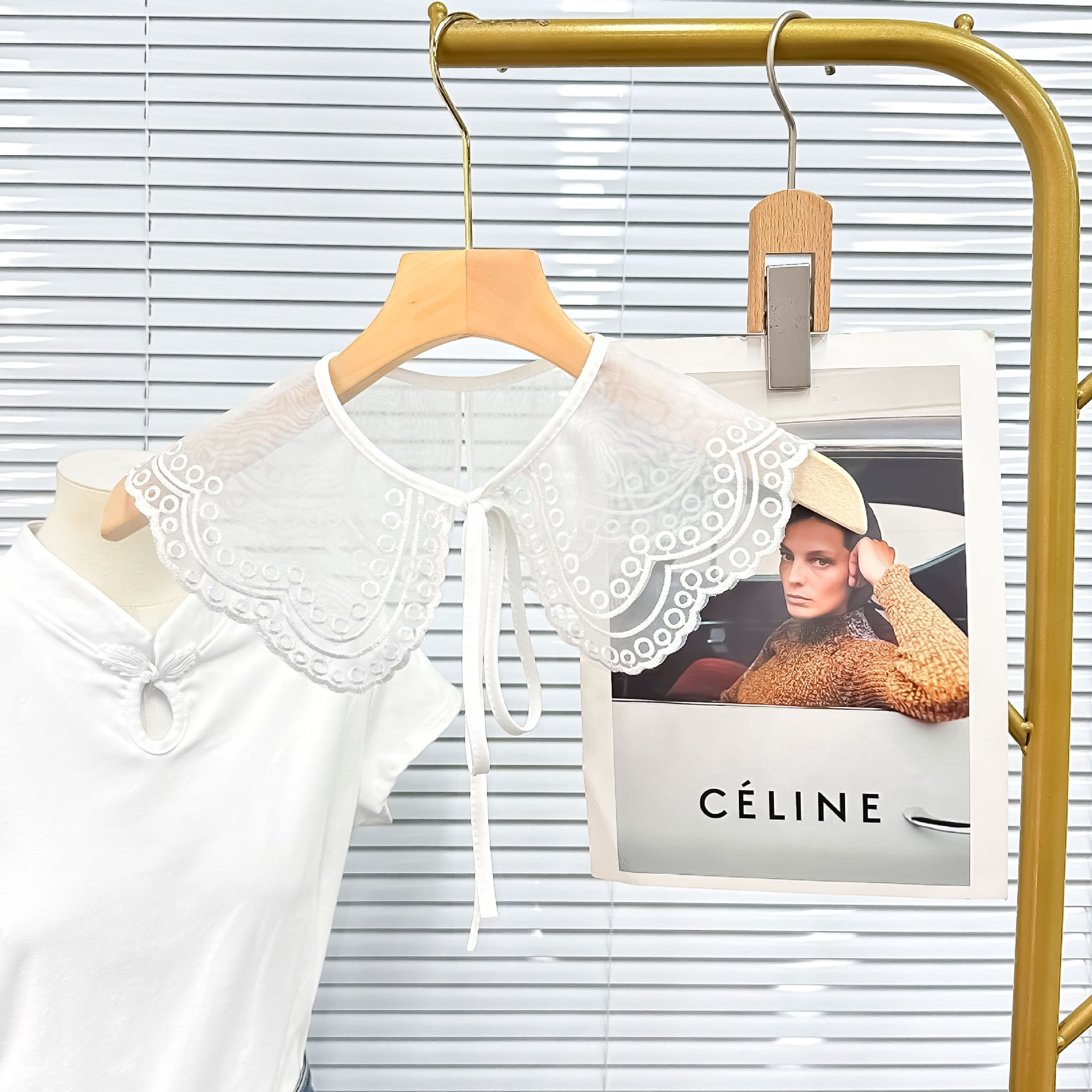 66020 흰색 쌍의 자동차 스트립