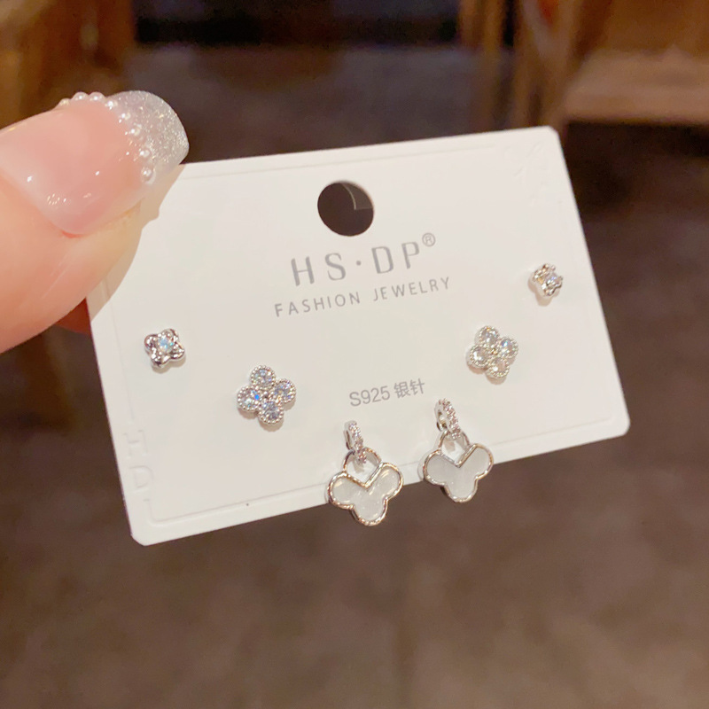 S925 aguja de plata micro incrustaciones de circón pendientes cortos pendientes de pelo corto japonés y coreano elegante todo-fósforo simple conjunto de tres piezas pendientes para las mujeres